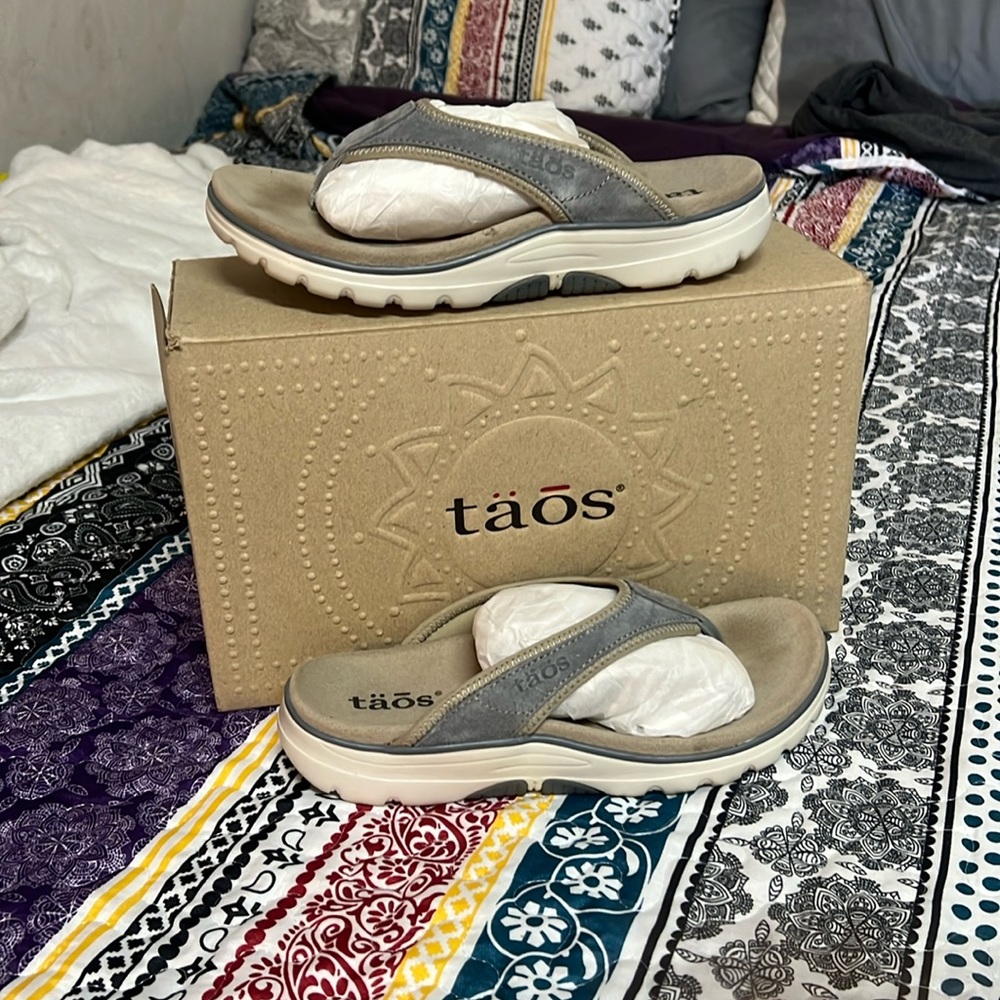 Taos flip flops